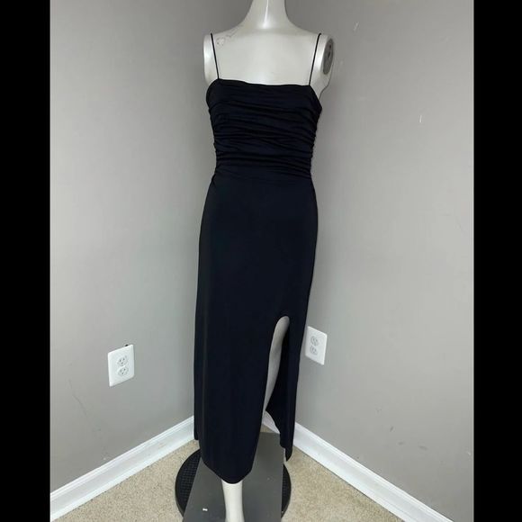 Elegant Black Spaghetti Strap Dress - Picture 5 of 10